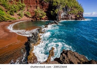 1,148 Red Sand Beach Maui Images, Stock Photos, 3D objects, & Vectors | Shutterstock