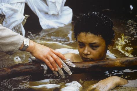 Omayra Sanchez, young victim of the Armero Tragedy in Colombia, 1985 | Rare historical photos ...