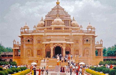 The Famous Akshardham Temple In Delhi | Famous Places