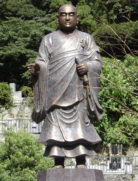 Estatua de Nichiren Daishonin en las afueras de Honnoji, en el distrito ...