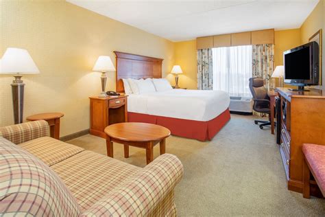 Holiday Inn Express & Suites Bloomington, an IHG Hotel Bloomington ...