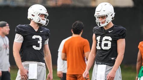 Texas' Quinn Ewers explains viral photo with Arch Manning and other QBs ...