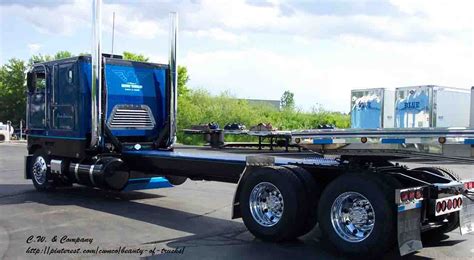 Awesome Cabover Pete 362 Cabovers are making a come back, classics, now and then. So very kewl ...