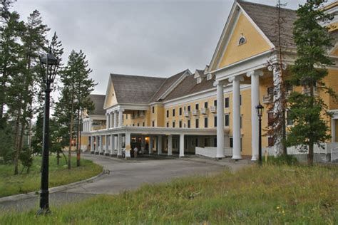 Lake Yellowstone Hotel and Cabins | Yellowstone National Park