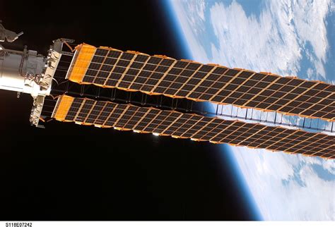 iROSA (ISS Roll Out Solar Array), il nuovo set di pannelli fotovoltaici ...