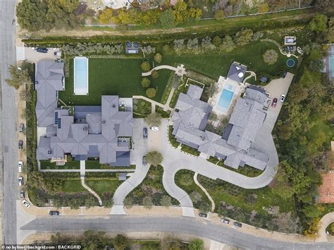 Khloe Kardashian And Kris Jenner's Side-by-side Hidden Hills Mansions ...