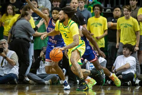 Oregon Ducks men's basketball overcomes shorthanded lineup to beat ...