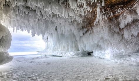 A better shot of the Lake Superior ice caves - Photorator