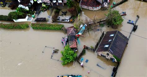 U.K. Rain Causes Hundreds of Flood Warnings and Travel Disruptions ...