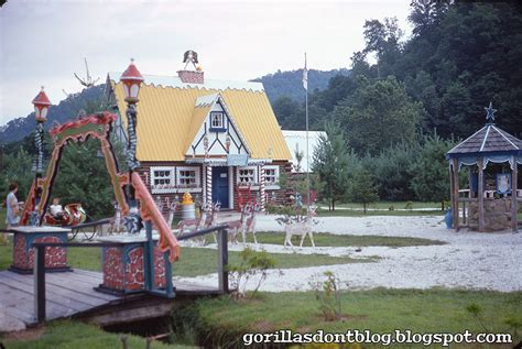 GORILLAS DON'T BLOG: Santa's Land, Cherokee, North Carolina - 1969