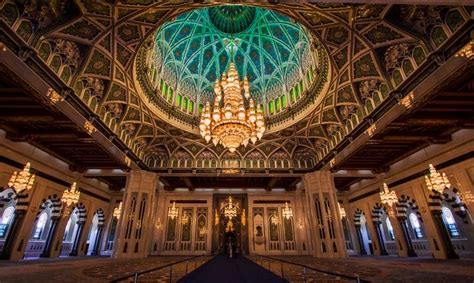 Chandelier at the Sultan Qaboos Grand Mosque – Muscat, Oman - Atlas Obscura