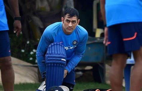 MS Dhoni retires: When MS Dhoni hilariously trolled a journalist in ...