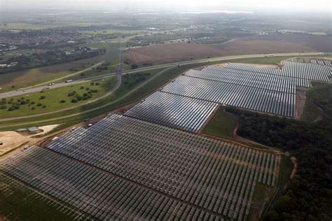 Texas begins to tap the power of solar farms