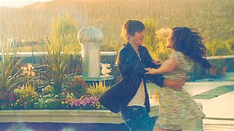 Decent Image Scraps: Couple in Rain