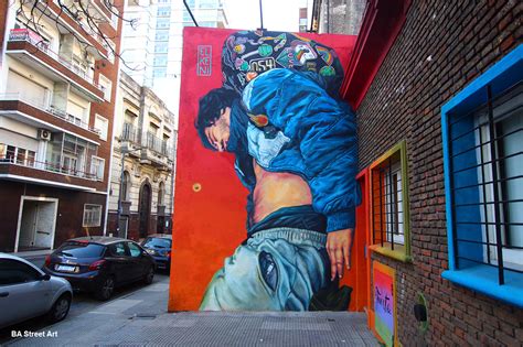 El Keni paints traveler mural in San Telmo | BA Street Art