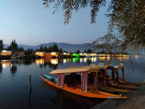 Kashmir tourism sector hit by COVID-19 second wave | Times of India Travel