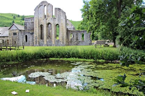 VALLE CRUCIS ABBEY, WALES : VISIT THE EVOCATIVE RUINS - Global Gadding