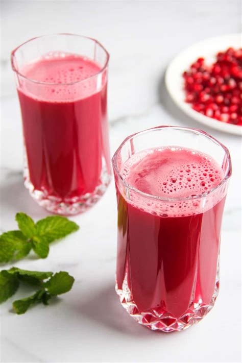 How to make homemade Pomegranate Juice - Ministry of Curry