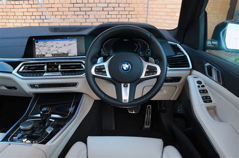 New Range Rover Sport vs BMW X5: interiors | What Car?