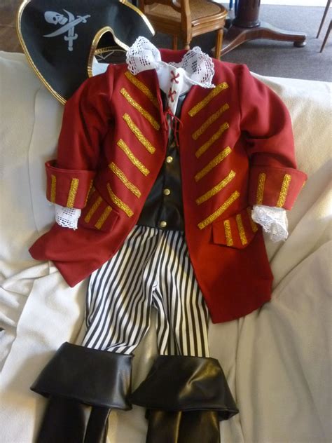 pirate costume ..from a Burda pattern | Deguisement