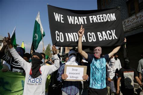 Photo: Indian soldiers fire at Kashmir protesters, 1 killed - The ...