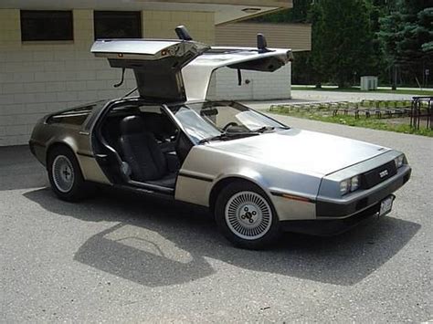 1982 - DELOREAN DMC-12 STAINLESS STEEL | Fabricante DELOREAN | PlanetCarsZ