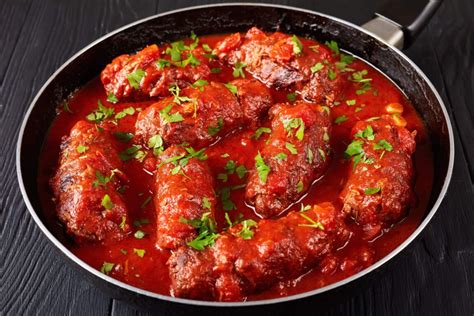 How to Make Braciole in Tomato Sauce - MANGIA MAGNA