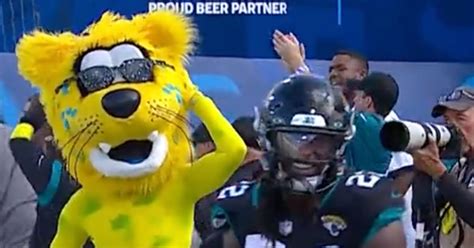 Scantily Clad Jaguars Mascot Gives Viewers Nightmare Fuel - Sports ...