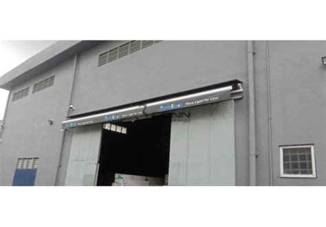 Motorized Retractable Awning with Remote Control