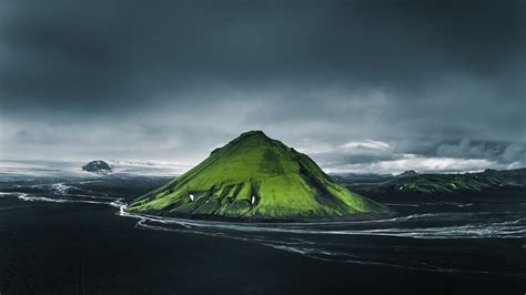 Exploring Iceland: Photographer Simon Rehn Captures Stunning Landscapes