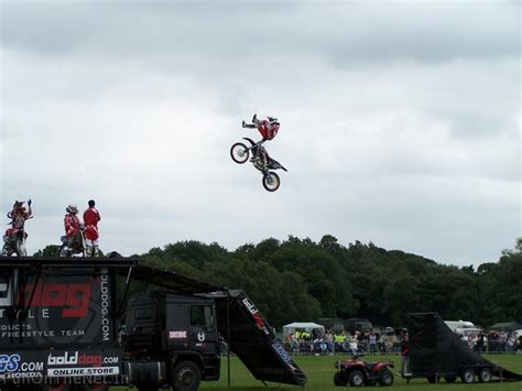 Wow! Freestyle Motocross Stunts (10 photos) - Izismile.com