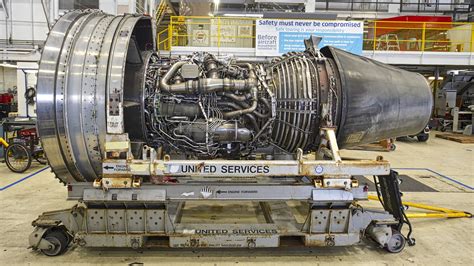 United Airlines Pratt & Whitney PW4000 engine. San Francisco ...