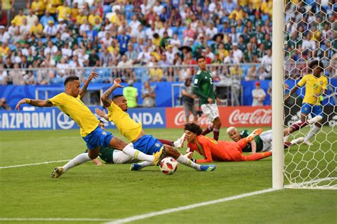 Brasileños confunden a Salcedo con Salcido y este los trollea épicamente. | La Gambeta