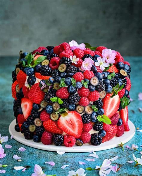 Fresh Berry Cake - Supergolden Bakes