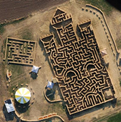 Hay bale maze in Montana : pics