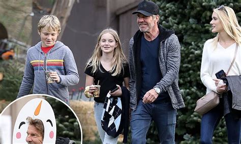 Dennis Quaid shops for Christmas tree with fiancee Laura Savoie and twins Zoe and Thomas | Daily ...