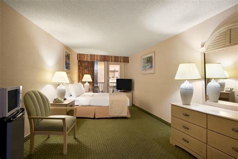 Quality Inn Oceanfront Rooms: Pictures & Reviews - Tripadvisor