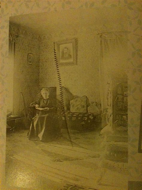 Caroline Ingalls in her parlor. Laura Ingalls Wilder, Old Pictures, Old ...
