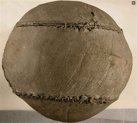 El balón de fútbol más antiguo del mundo: un escocés del año 1540