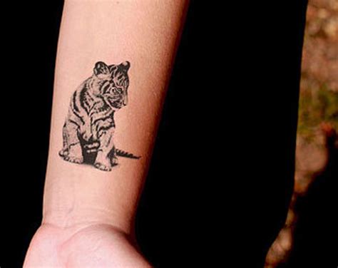 16 Pretty Tiger Wrist Tattoos