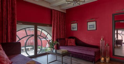 Do not miss Hotel Palazzo Veneziano's Suite with Canal View