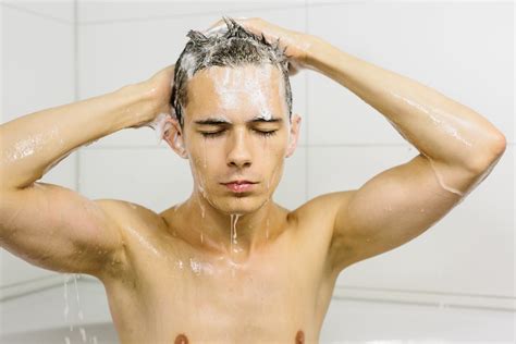 Washing Hair | Self-portrait of me washing my hair. As a rem… | Flickr