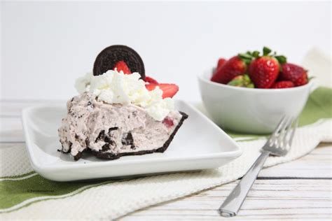 Strawberry Oreo Ice Cream Pie - The Idea Room