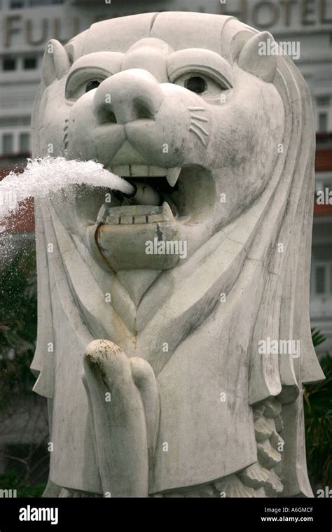 Merlion fountain at Merlion Park and promenade Singapore Stock Photo ...