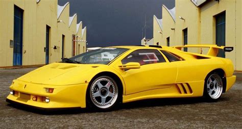 Why The Lamborghini Diablo Was An Insane Supercar Of The 90s