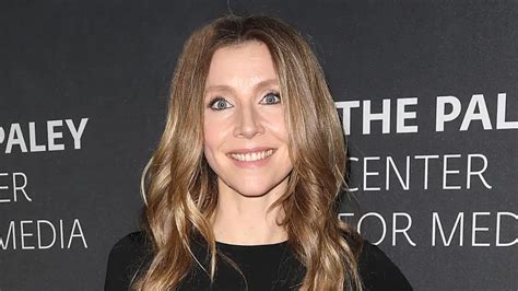 "Paradise PD" Voice Actor Sarah Chalke's Relationships Till Date!