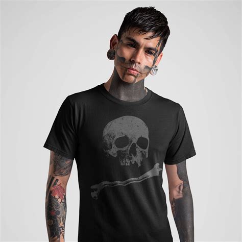 Skull & Bones Shirt / Skull Shirt / Skeleton T-Shirt / Short-Sleeve Unisex Streetwear T-Shirt