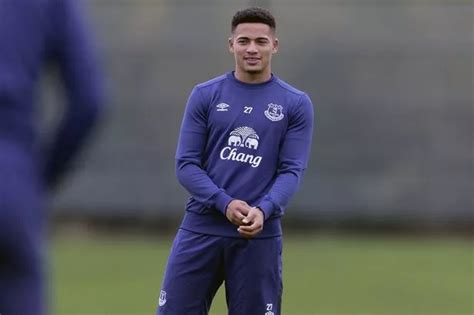 Everton defender Tyias Browning has surgery on knee injury - Liverpool Echo