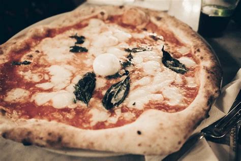 Where to Get the Best Pizza in Naples, Italy: 12 Tried and Tested ...