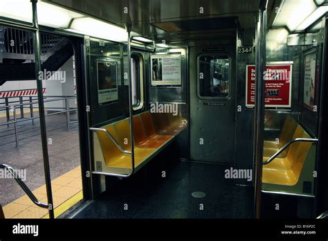 Open Subway Doors High Resolution Stock Photography and Images - Alamy